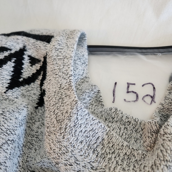 Black and White Patterned Women's Poncho Sweater One Size NWOT Western - Picture 5 of 6